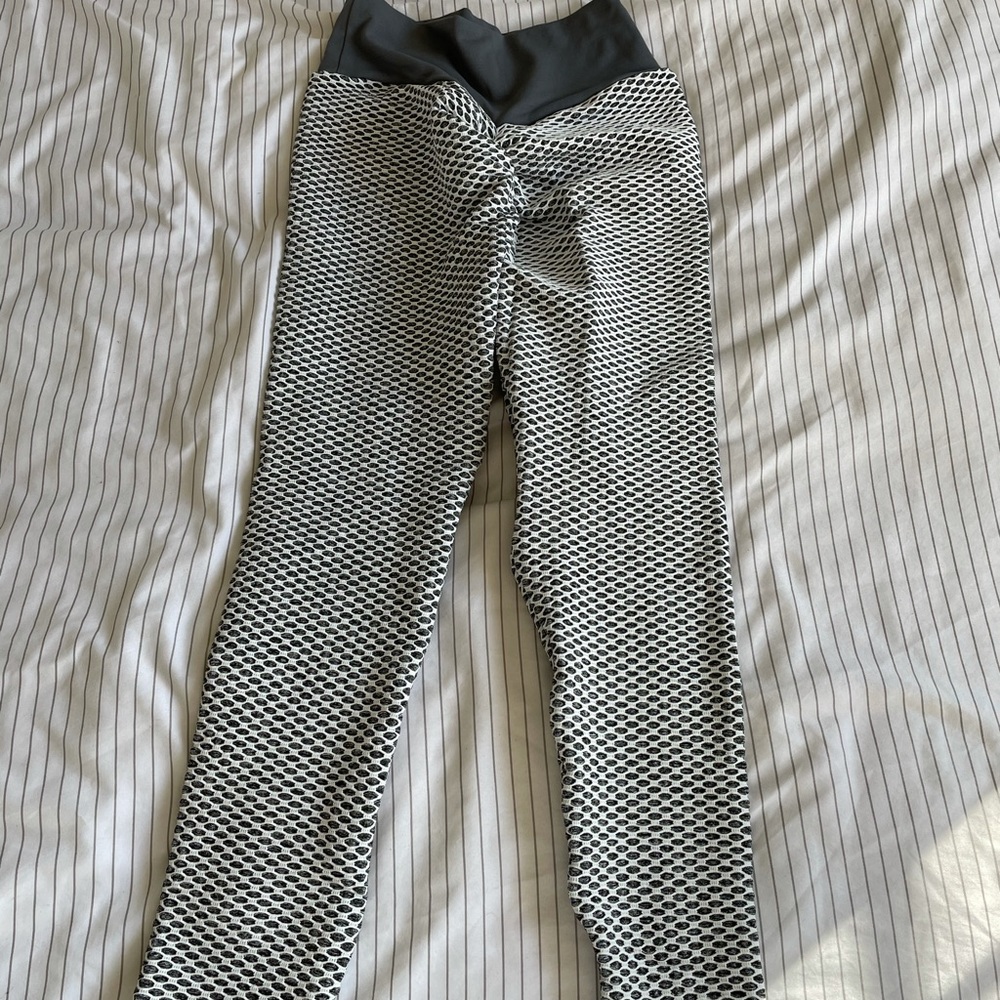 TikTok leggings. Never worn.